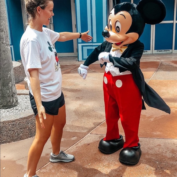 Meet Your Posher, Sara 🖤 - Picture 3 of 5